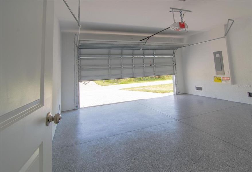 Spacious, unfurnished interior of a new home in , Port Charlotte (Image 11).