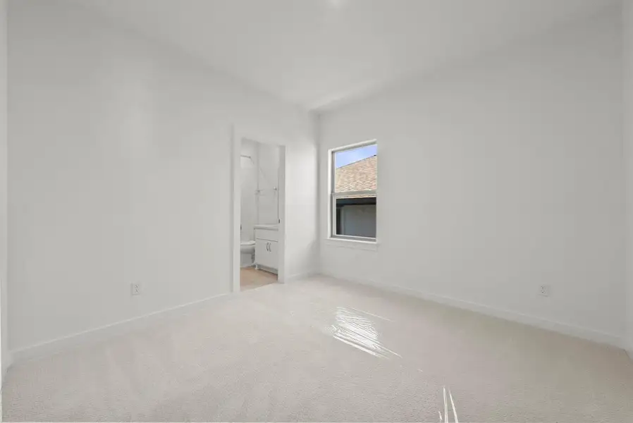 Spacious, unfurnished interior of a new home in Santa Rita Ranch - Eldorado, Liberty Hill (Image 5).