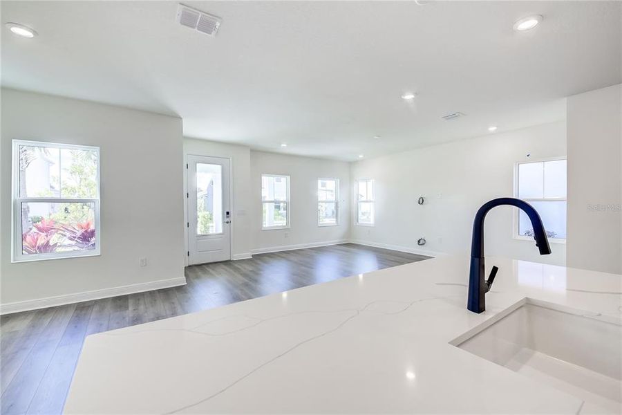 Spacious, unfurnished interior of a new home in Bungalow Walk at Lakewood Ranch, Sarasota (Image 32).