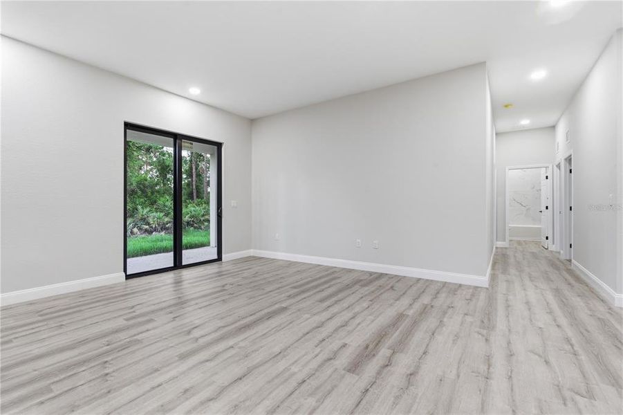 Spacious, unfurnished interior of a new home in , Lehigh Acres (Image 15).
