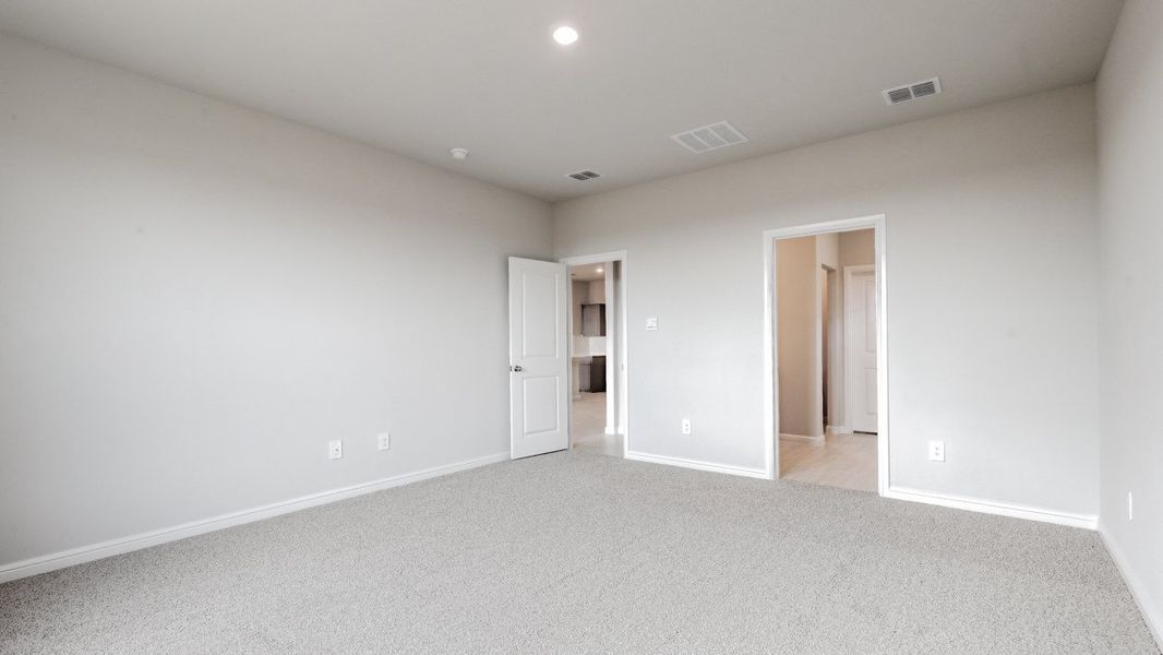 Spacious, unfurnished interior of a new home in The Canyons, Keene (Image 26).