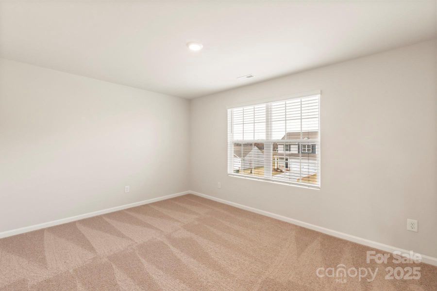 Spacious, unfurnished interior of a new home in Stagecoach Station, Gastonia (Image 12).