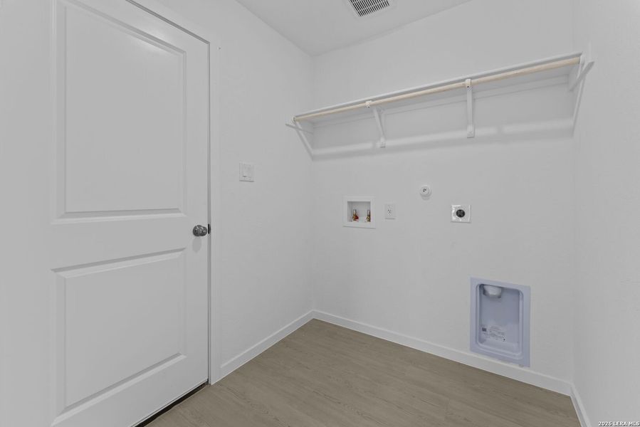 Spacious, unfurnished interior of a new home in Higdon Crossing, San Antonio (Image 18). Spacious, unfurnished interior of a new home in Higdon Crossing, San Antonio (Image 18).