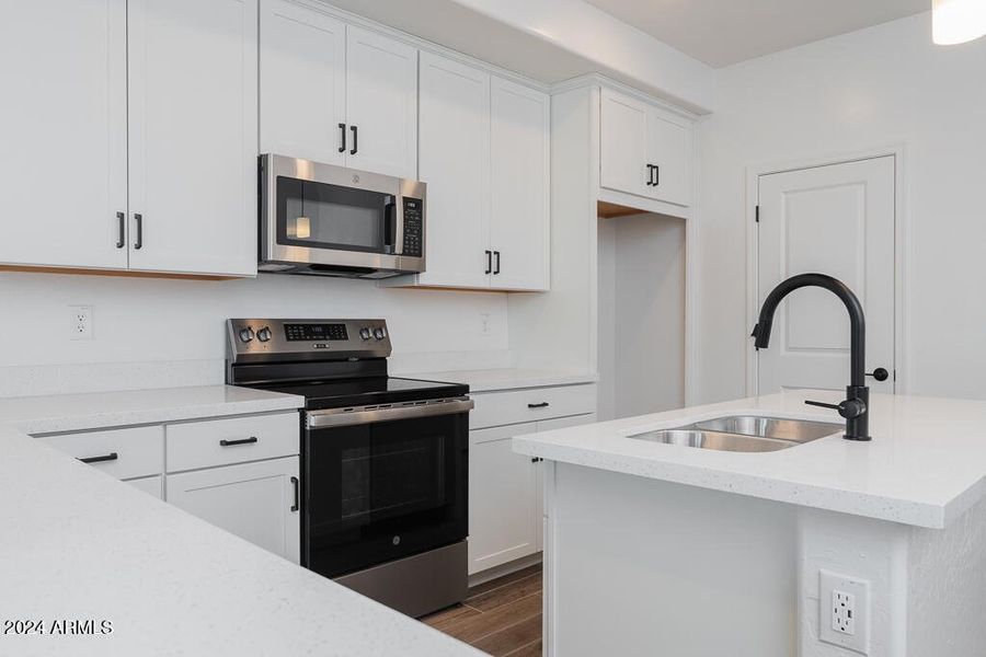 Tri Pointe Annecy Lot 750 - Kitchen-002M