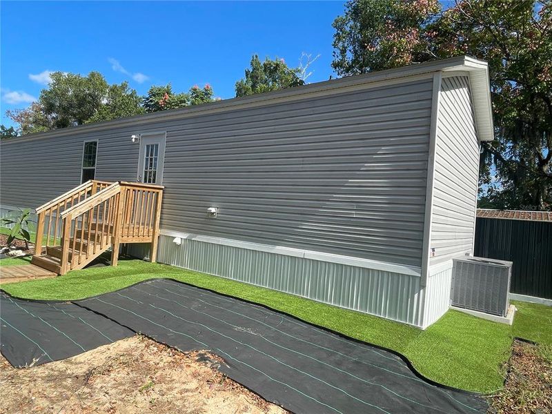Exterior details and patio area of a home in , Dunnellon (Image 16).