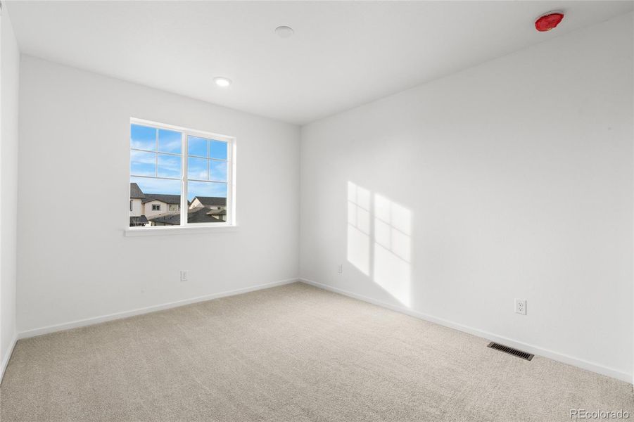 Spacious, unfurnished interior of a new home in Harvest Crossing, Aurora (Image 18).
