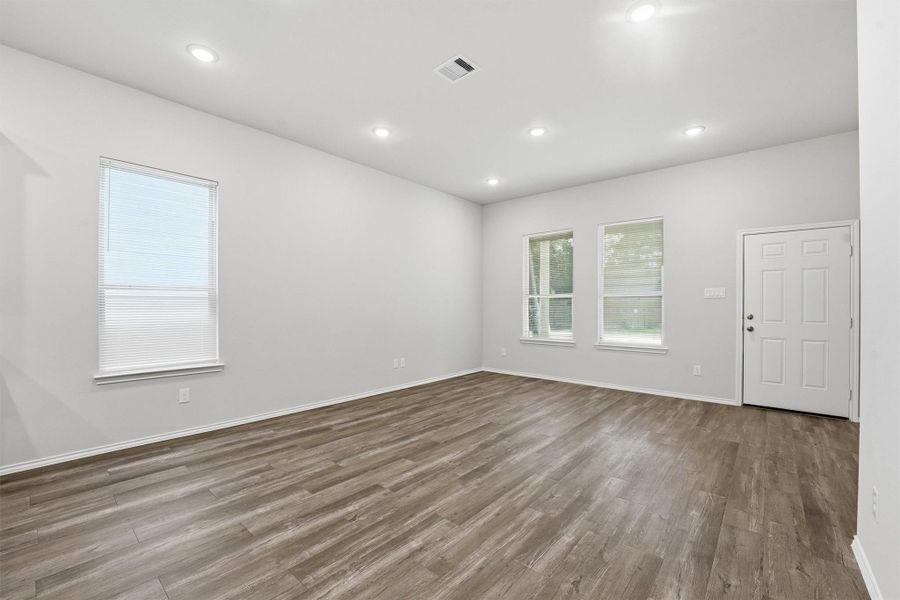 Spacious, unfurnished interior of a new home in , Willis (Image 23).