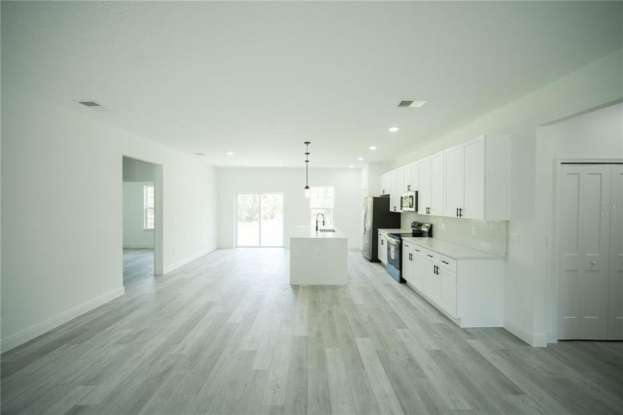Spacious, unfurnished interior of a new home in , Ocala (Image 25).