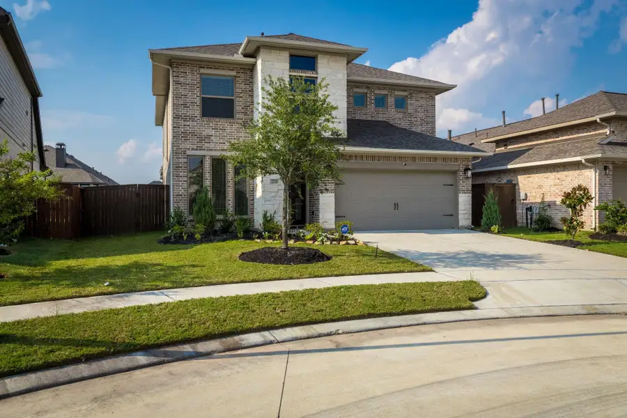Front exterior of a new home in Cane Island 50', Katy, TX, highlighting curb appeal (Image 1). Front exterior of a new home in Cane Island 50', Katy, TX, highlighting curb appeal (Image 1).