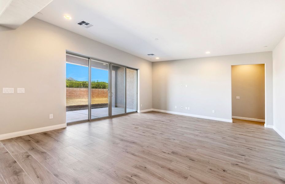 Spacious, unfurnished interior of a new home in Vistoso Canyon Estates, Oro Valley (Image 14).