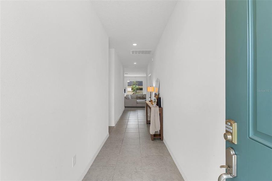Spacious, unfurnished interior of a new home in Tarpon Bay, Haines City (Image 20). Spacious, unfurnished interior of a new home in Tarpon Bay, Haines City (Image 20).