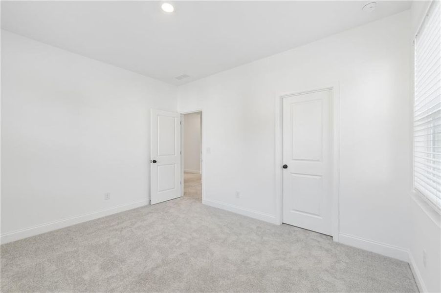 Spacious, unfurnished interior of a new home in Auburn Glen, Dacula (Image 38).
