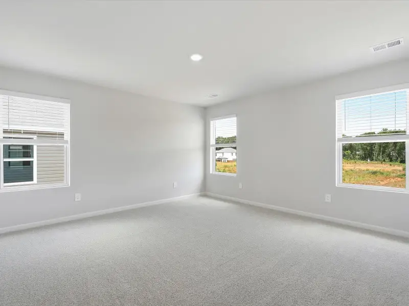 Spacious, unfurnished interior of a new home in Pleasant Brook, Greenville (Image 14).