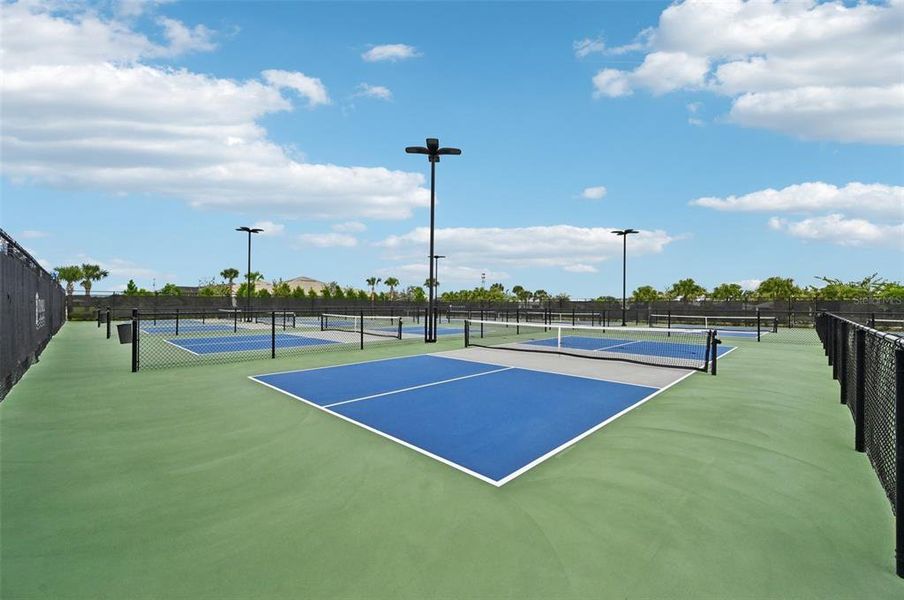 Community amenities in , Englewood (Image 24).