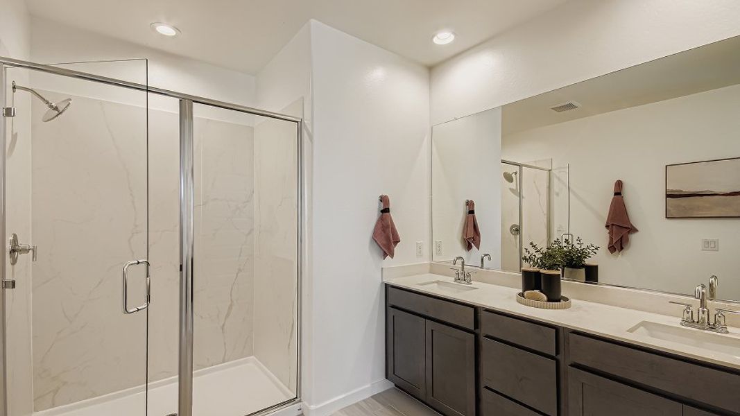 2020 Windsor Owners Bath 1of2 F2 Base3