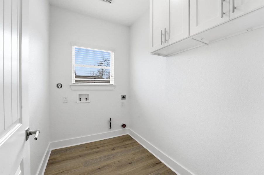 Spacious, unfurnished interior of a new home in , Houston (Image 24).