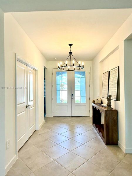 Spacious, unfurnished interior of a new home in , Lehigh Acres (Image 24).