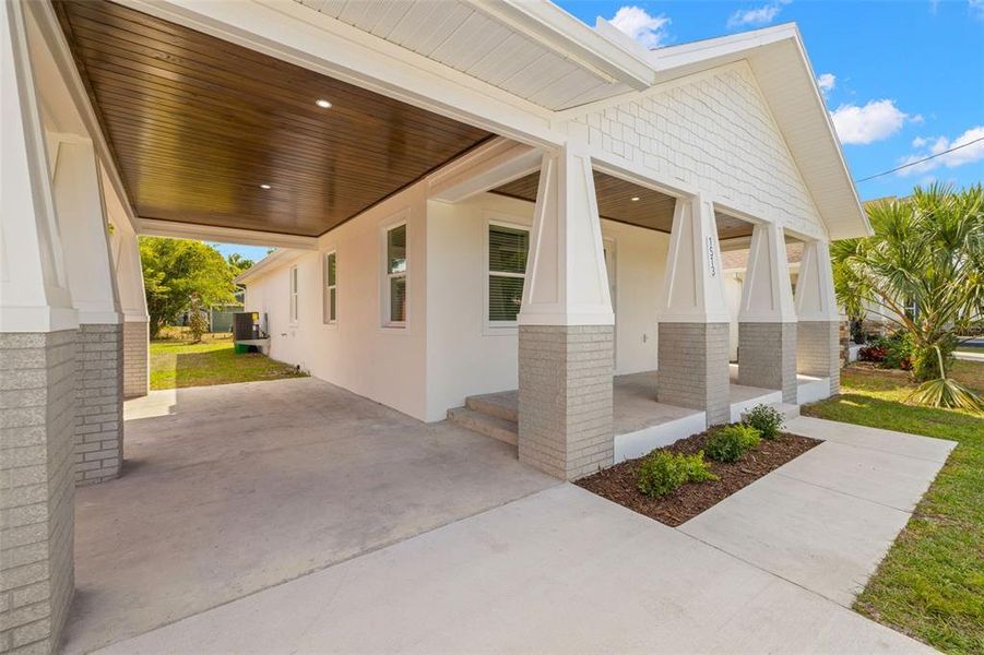 Exterior details and patio area of a home in , Tampa (Image 16).