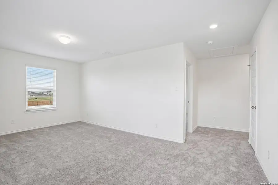 Spacious, unfurnished interior of a new home in Medina Crossing, Von Ormy (Image 38).