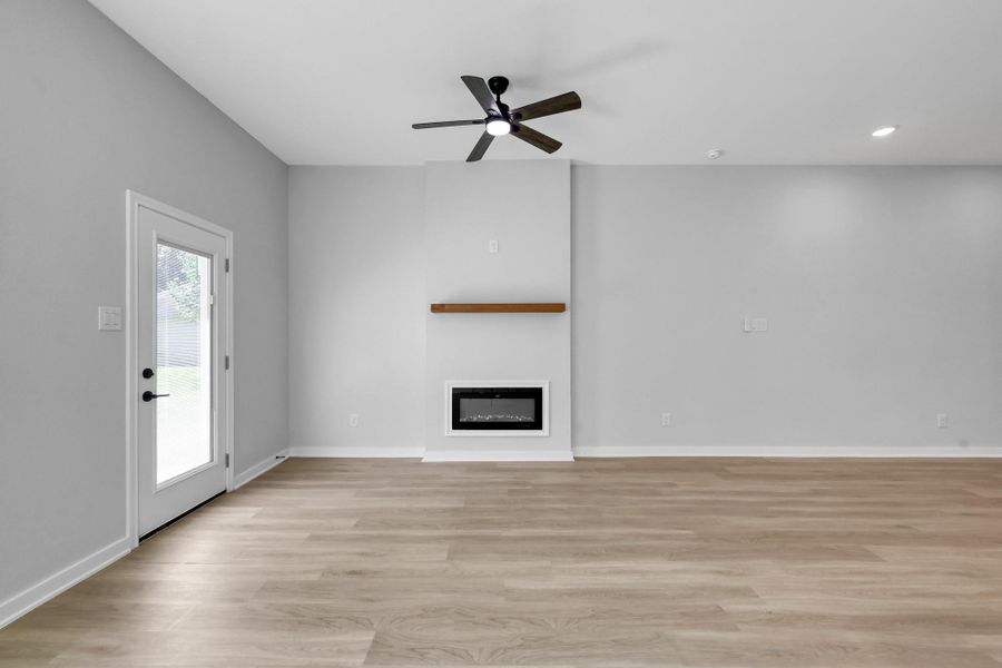 Spacious, unfurnished interior of a new home in , Willis (Image 21).