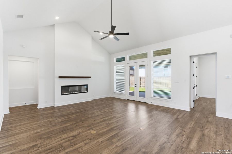 Spacious, unfurnished interior of a new home in Mesa Western, Cibolo (Image 28).