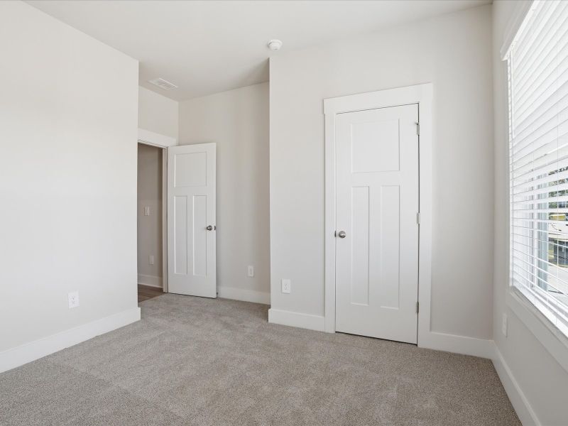 Spacious, unfurnished interior of a new home in Ashby Woods, Boiling Springs (Image 18).