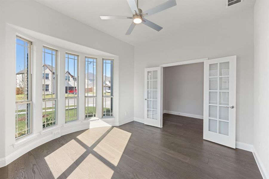Spacious, unfurnished interior of a new home in Sable Creek, Sanger (Image 31). Spacious, unfurnished interior of a new home in Sable Creek, Sanger (Image 31).