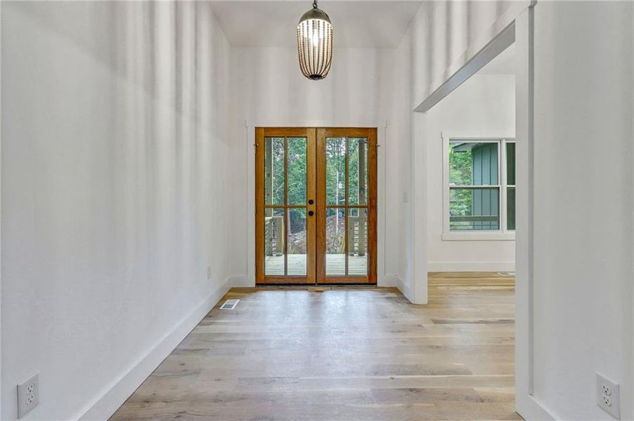 Spacious, unfurnished interior of a new home in , Waleska (Image 13).