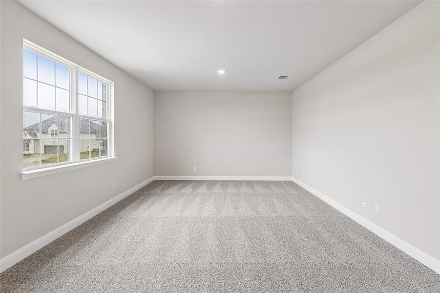 Spacious, unfurnished interior of a new home in Venetian, Weston (Image 10).