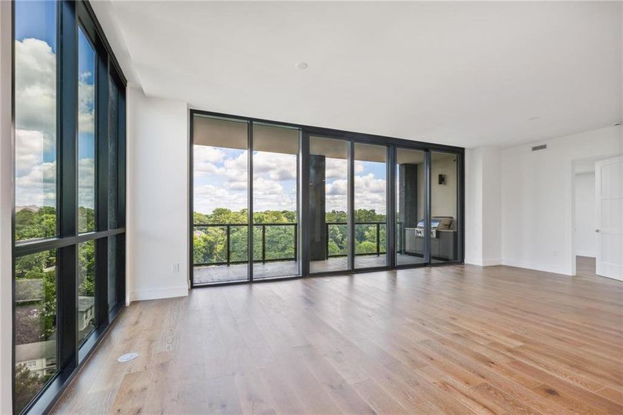 Spacious, unfurnished interior of a new home in , Atlanta (Image 12).