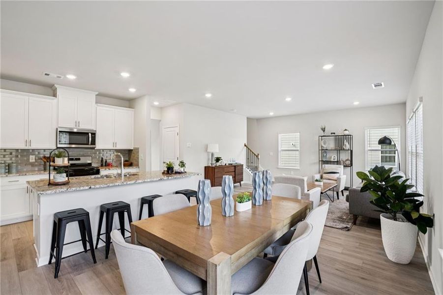 Furnished interior view inside a new home in Ivey Township, Dallas (Image 14).