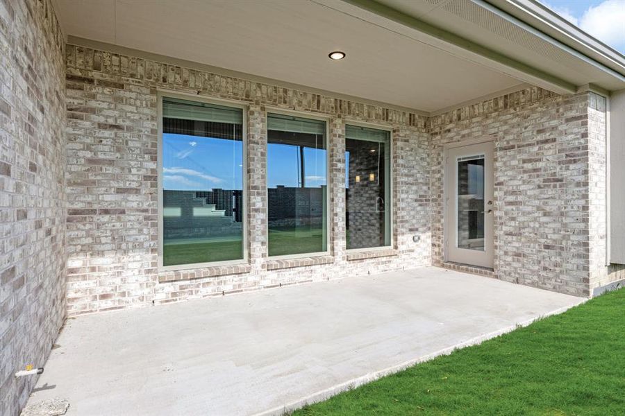 Exterior details and patio area of a home in Sonoma Verde, McLendon-Chisholm (Image 21).