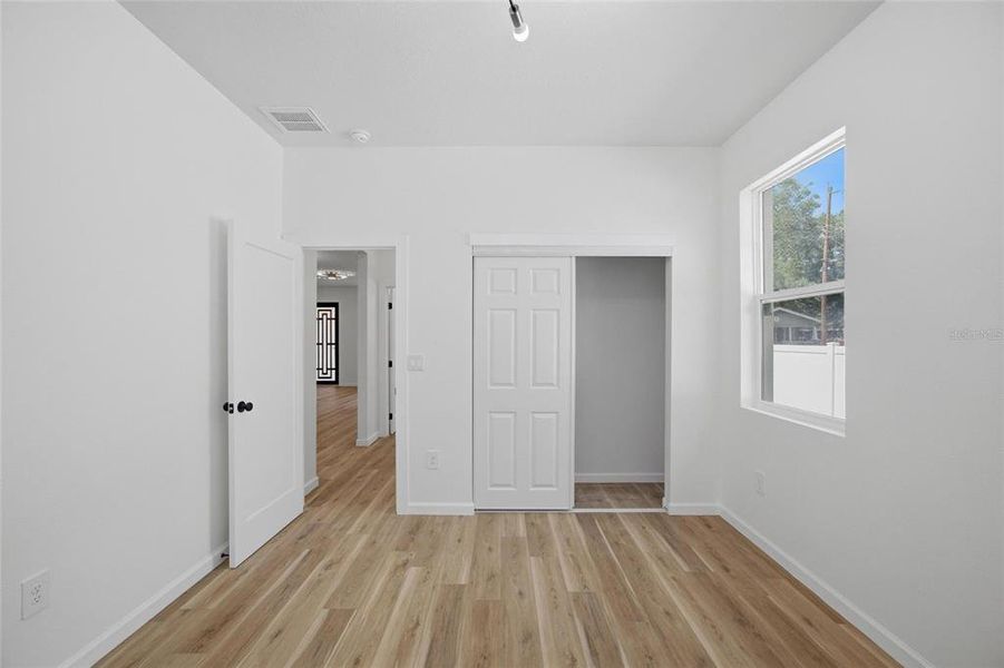 Spacious, unfurnished interior of a new home in , Tampa (Image 16).