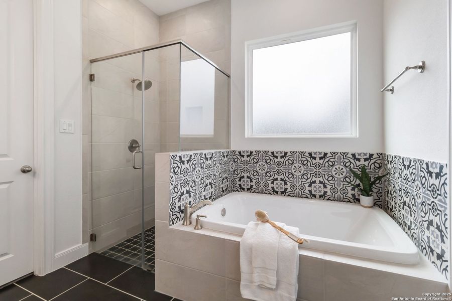 Furnished interior view inside a new home in Woodbridge Farms, La Vernia (Image 35).