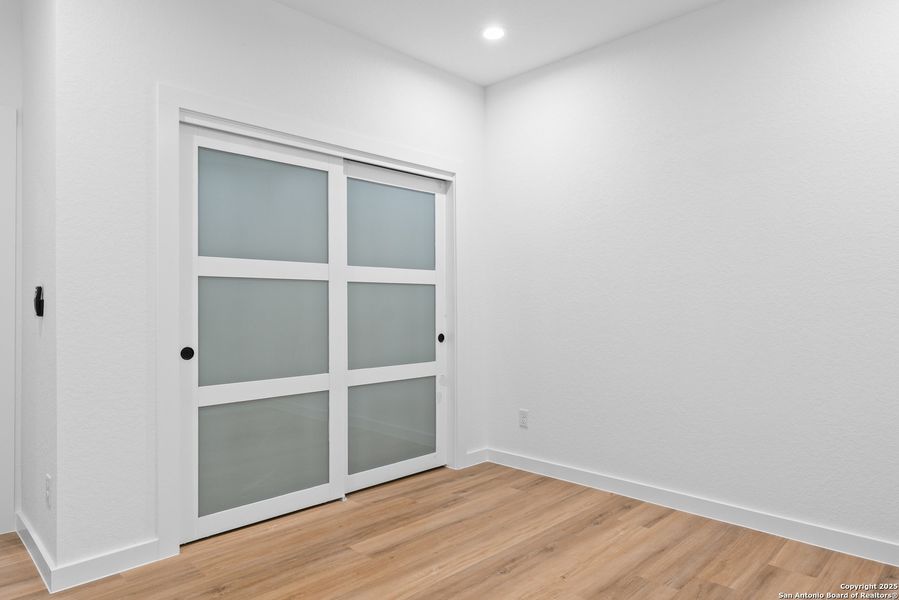 Spacious, unfurnished interior of a new home in , San Antonio (Image 16).