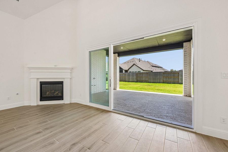 Spacious, unfurnished interior of a new home in Evergreen 70', Conroe (Image 17).