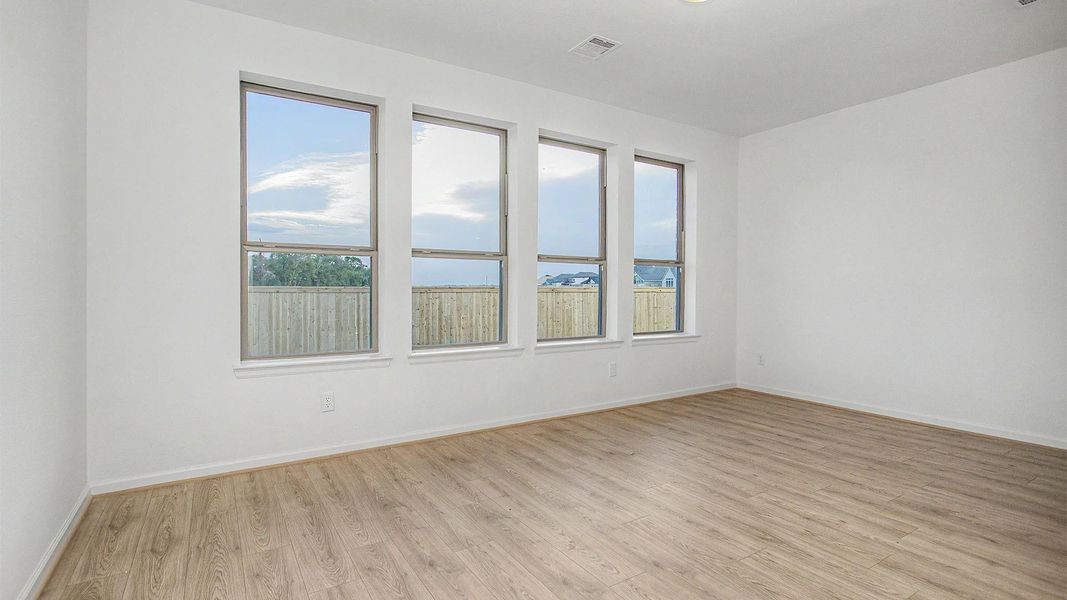 Spacious, unfurnished interior of a new home in Candela, Richmond (Image 11).