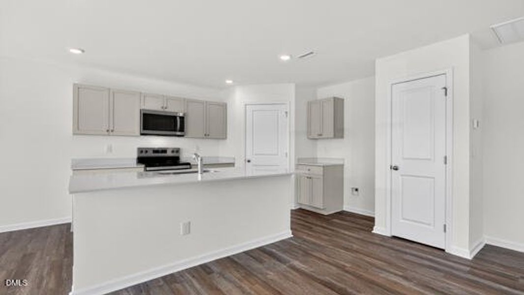 Belle Grove_Darwin A3_83_Gray_SPEC-016