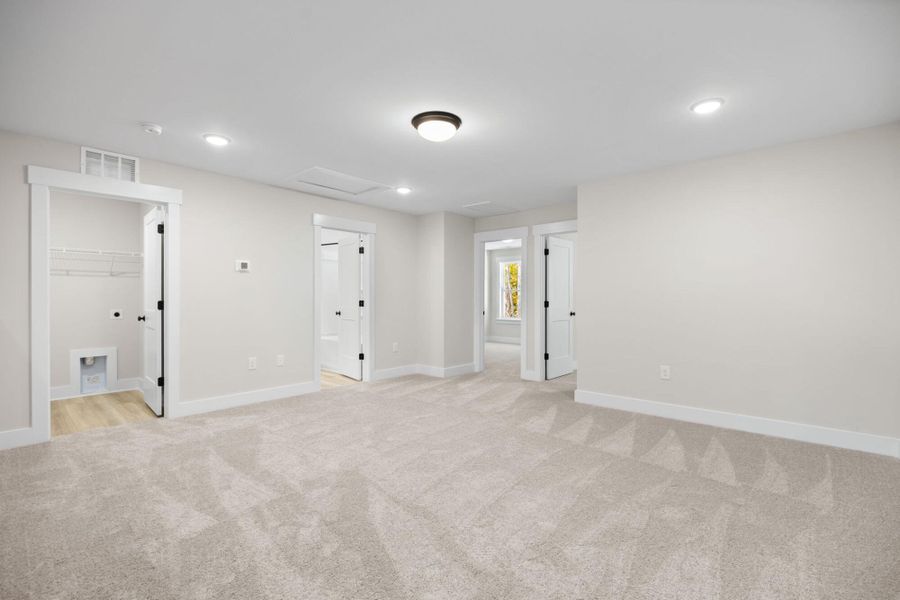 Spacious, unfurnished interior of a new home in Harbor Crossing, Greensboro (Image 30).