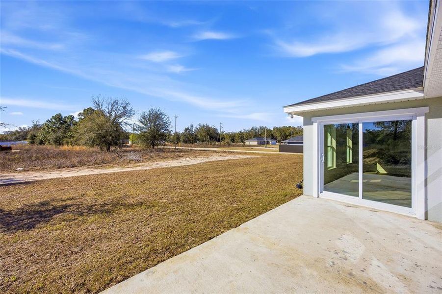 Exterior details and patio area of a home in , Dunnellon (Image 21).