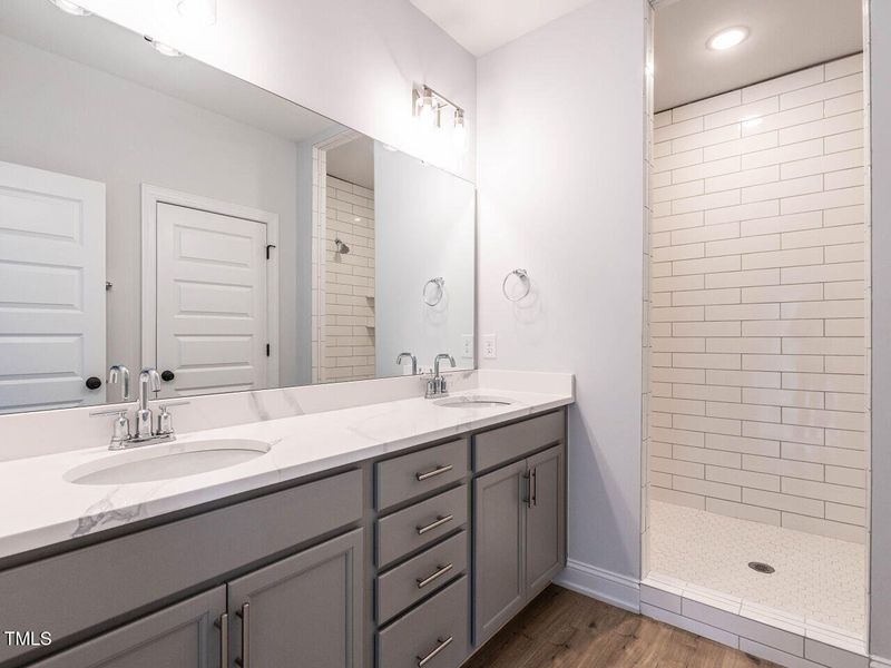 020-1280x960-primary-bath