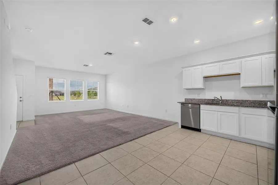 Spacious, unfurnished interior of a new home in , St. Cloud (Image 16).