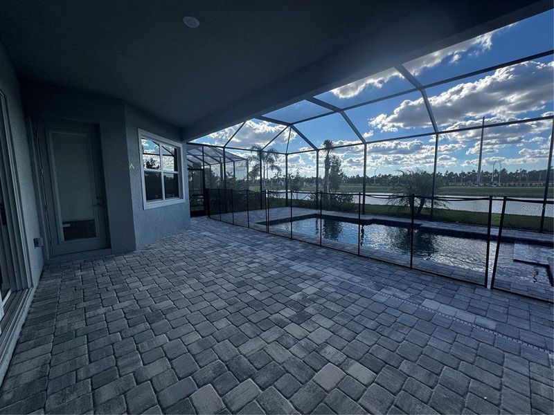 Spacious, unfurnished interior of a new home in , Lakewood Ranch (Image 6).