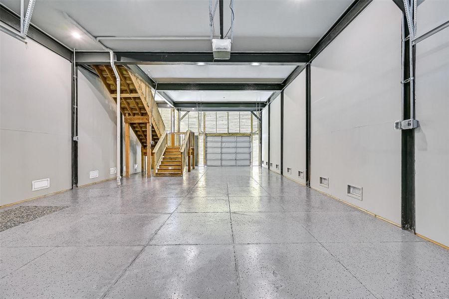 Spacious, unfurnished interior of a new home in Lago Pointe, Seabrook (Image 22).