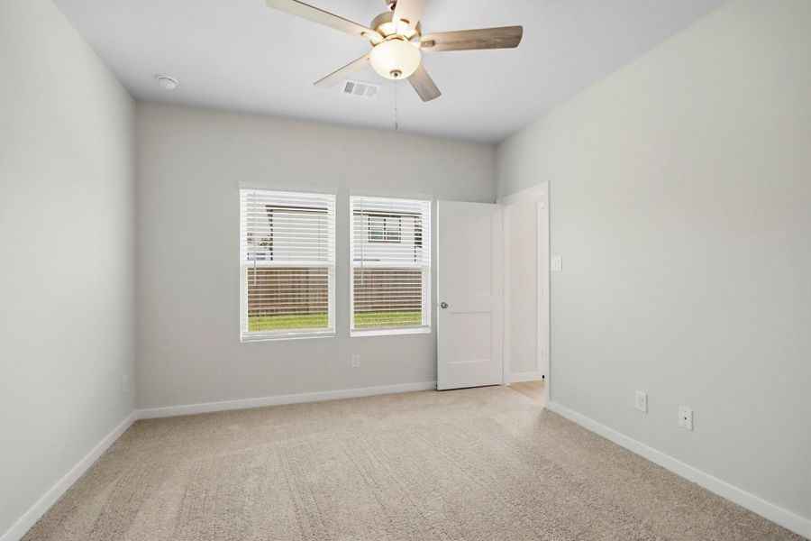 Spacious, unfurnished interior of a new home in Crockett Meadows, Conroe (Image 18).
