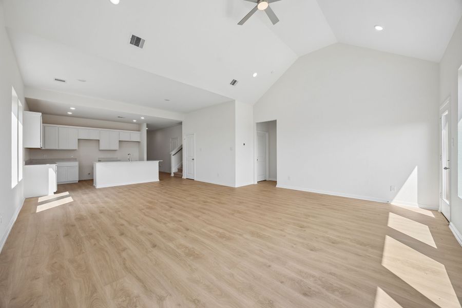 Spacious, unfurnished interior of a new home in Riviera Pines, Huffman (Image 15).