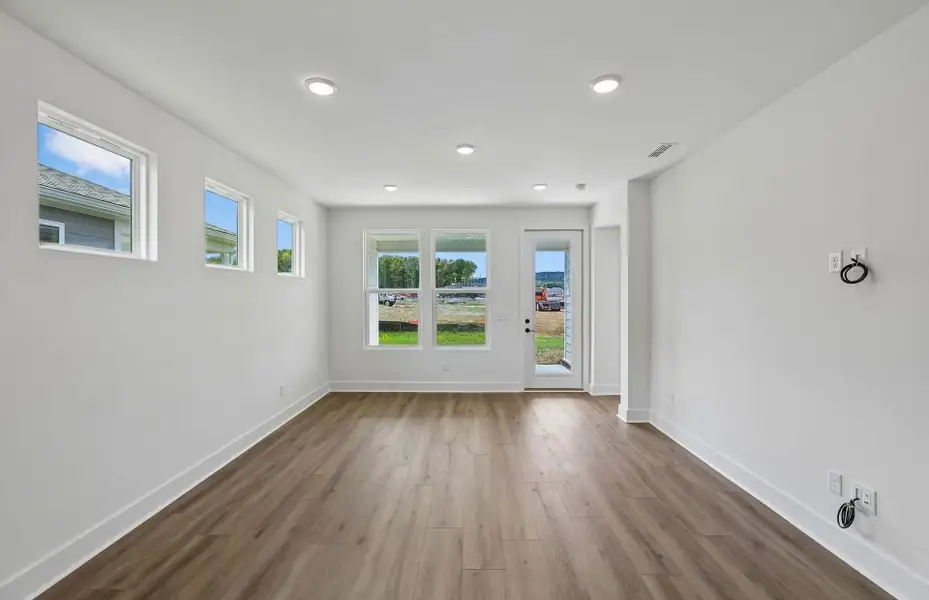Spacious, unfurnished interior of a new home in Del Webb Barton Village, Lebanon (Image 19).