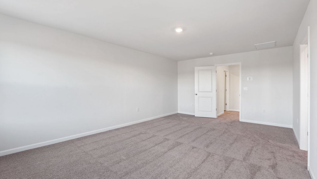 Spacious, unfurnished interior of a new home in Treemont Commons, Wellford (Image 26).