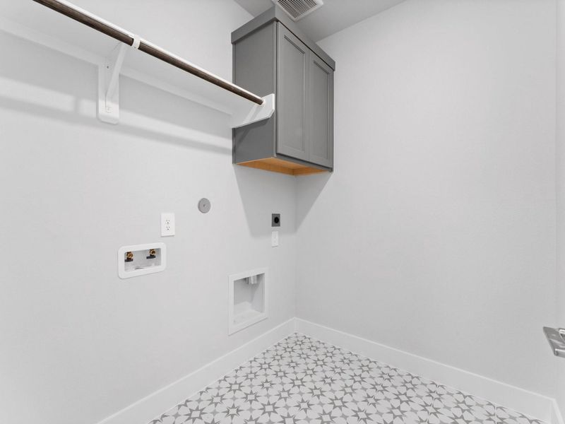 Spacious, unfurnished interior of a new home in The Grand Prairie 60’s, Hockley (Image 18).