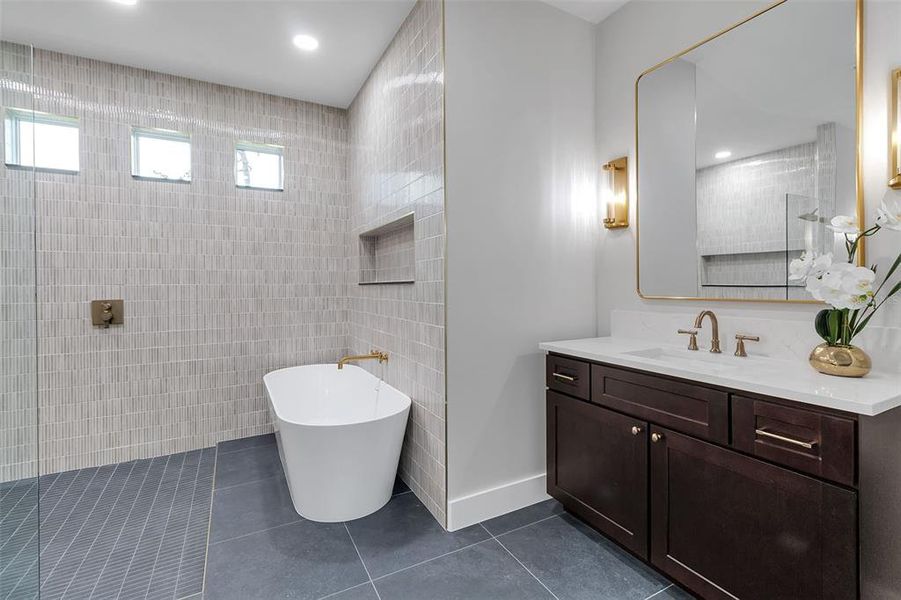 Furnished interior view inside a new home in , Venice (Image 52).